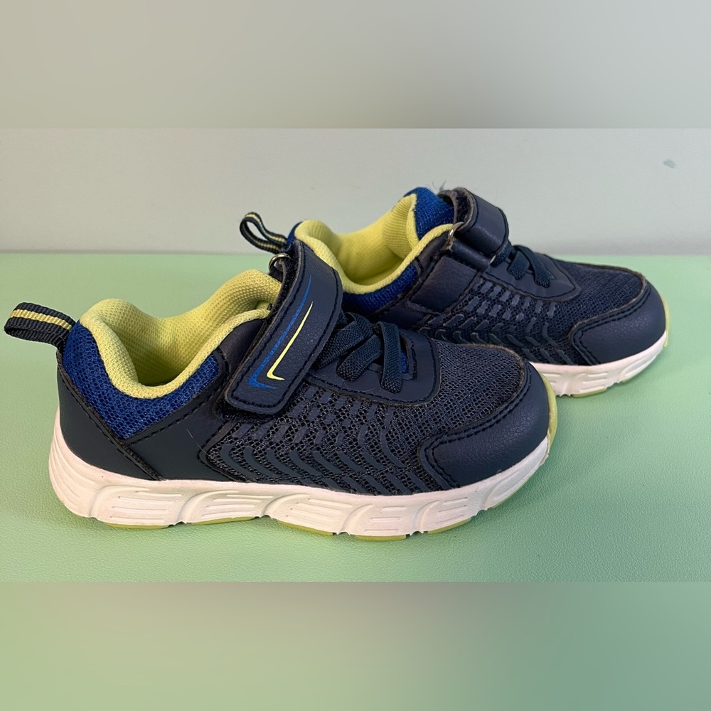 Athletic Works Navy Velcro Running Shoes, Toddler Boy Size 7, Kids Running Shoes